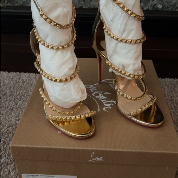 Christian Louboutin

Forever Girl Metallic Leather Sandals - Picture 4 of 8